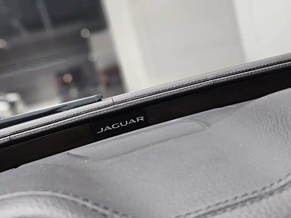 Jaguar XJ Jaguar XJ