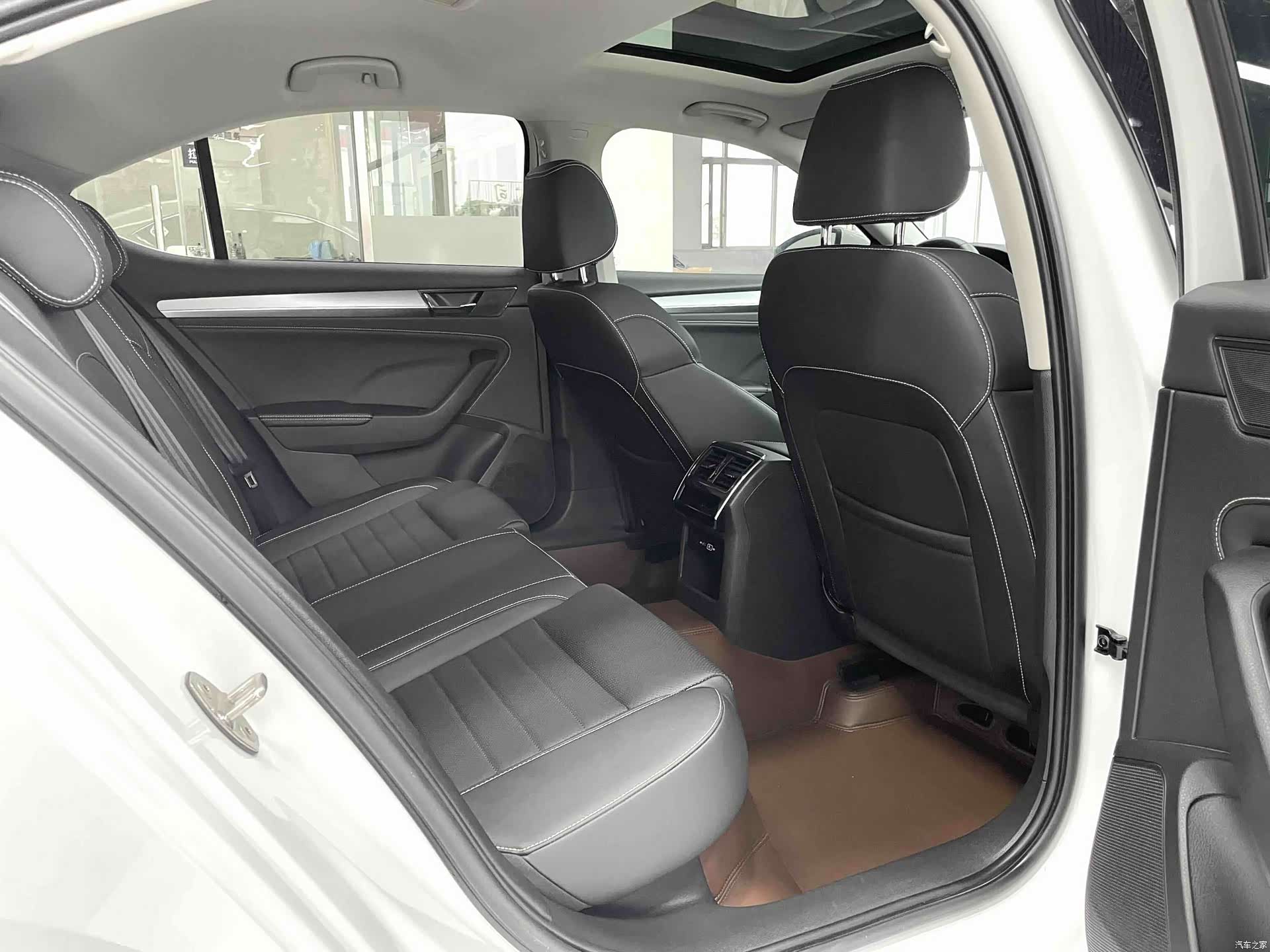 Skoda Superb, 2023 13
