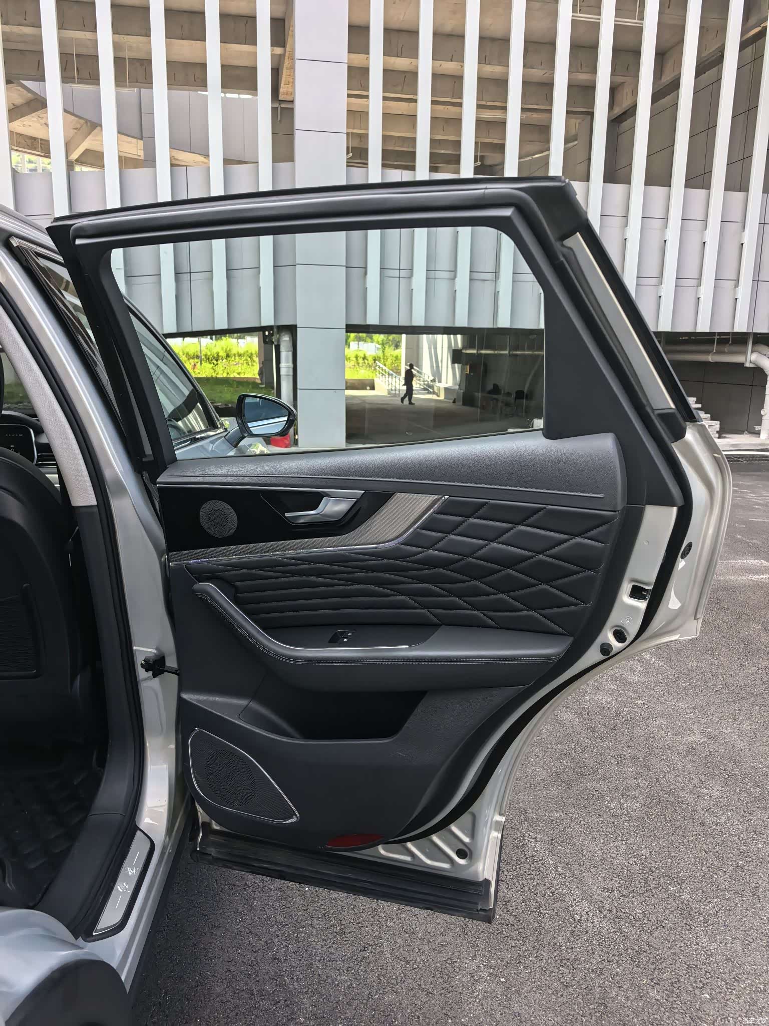 Hongqi HS5, 2023 8