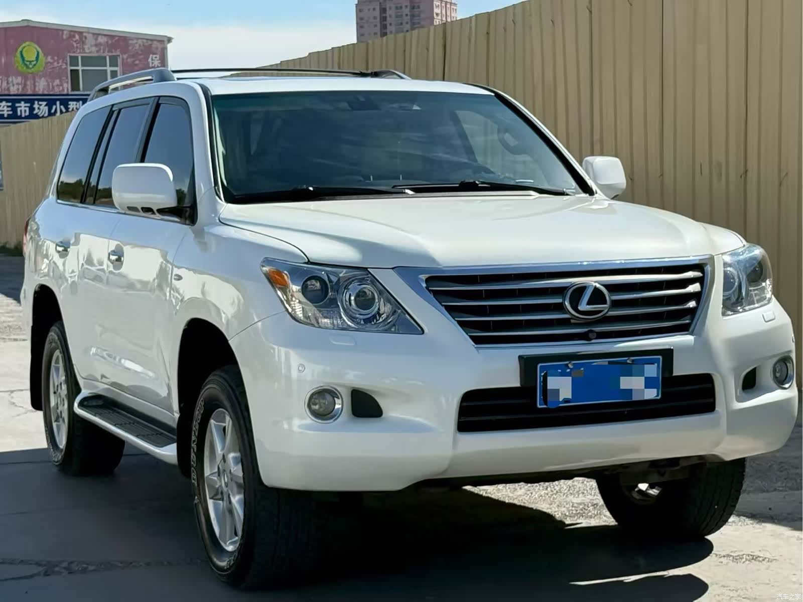 Lexus LX, 2010 3