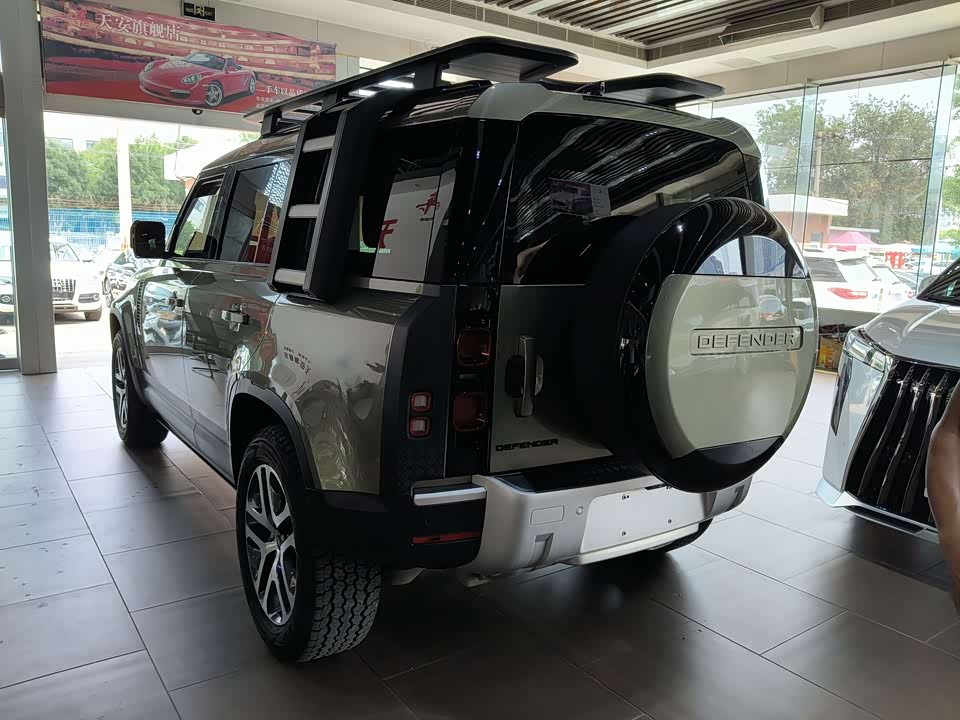 Land Rover guard