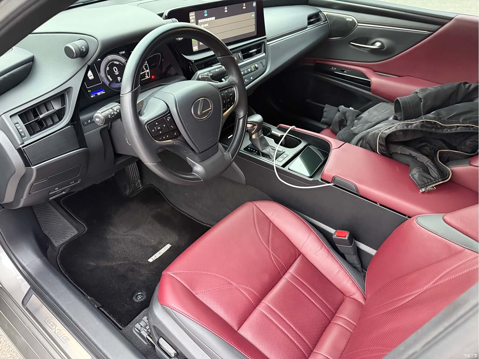 Lexus ES, 2023 4