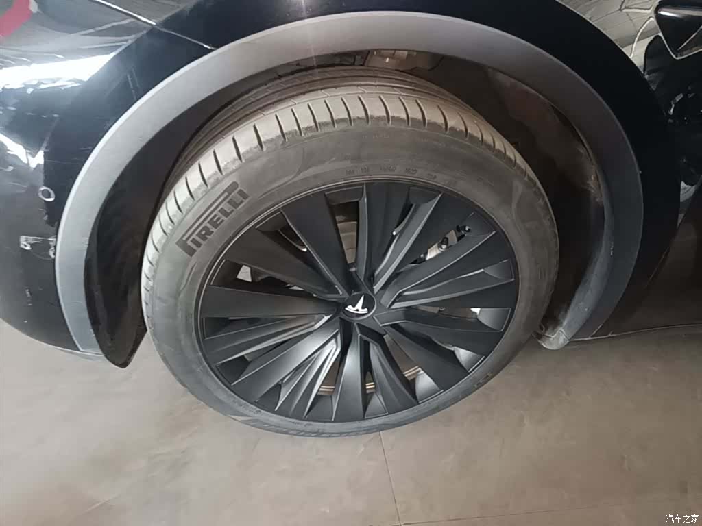 Tesla Model Y, 2023 23