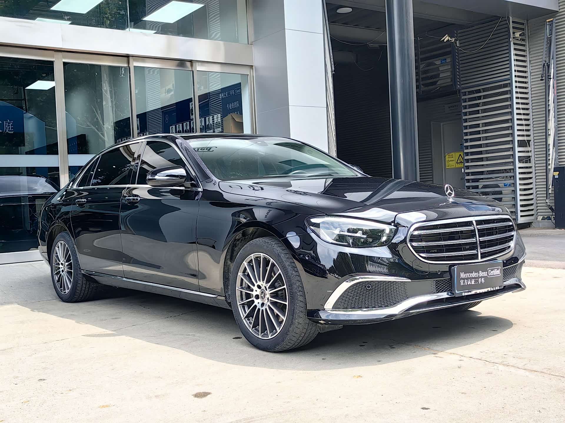 Mercedes-Benz E-Class, 2023 3