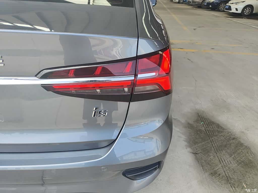 Roewe i5, 2022 8
