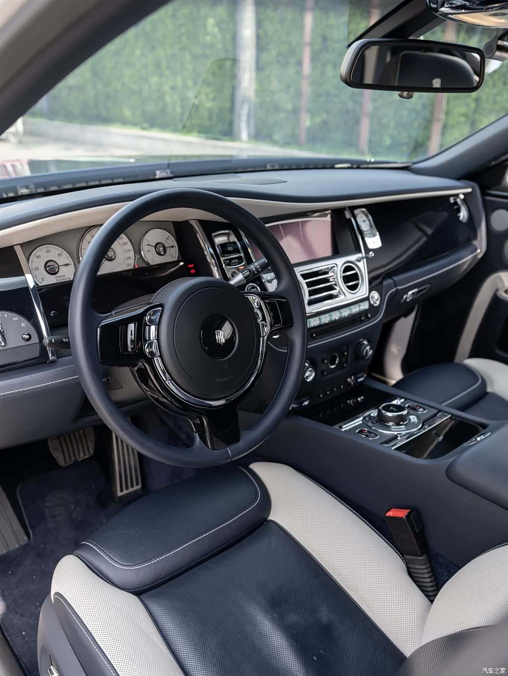 Rolls-Royce Ghost, 2019 10
