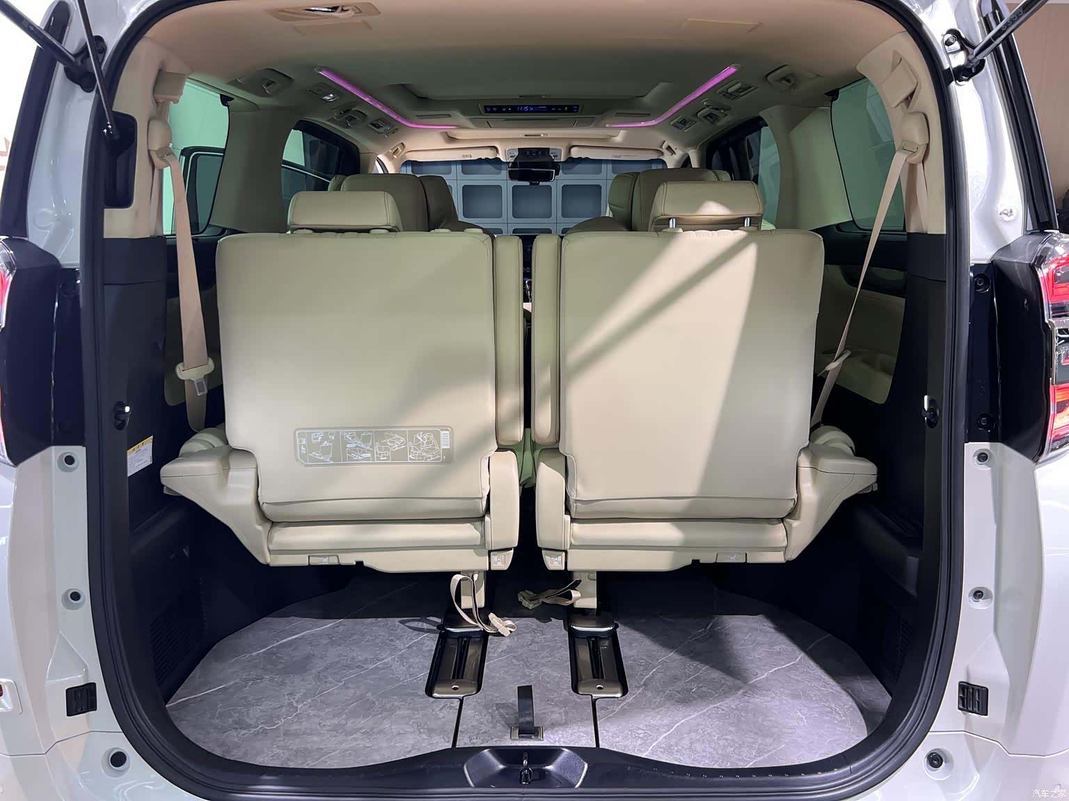 Toyota Vellfire, 2022 31