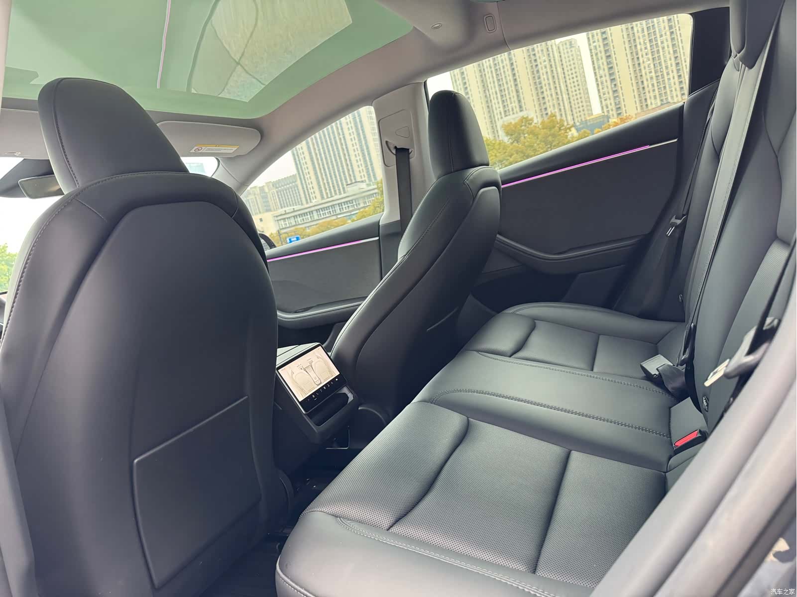 Tesla Model 3, 2025 10