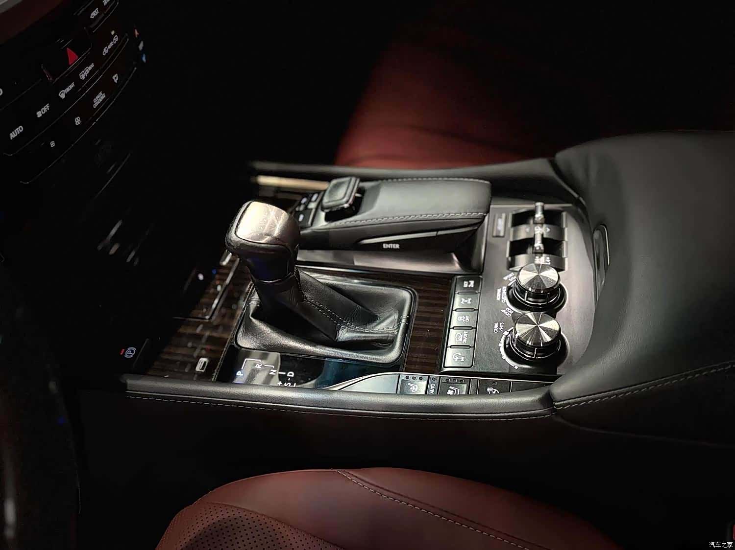 Lexus LX, 2020 10