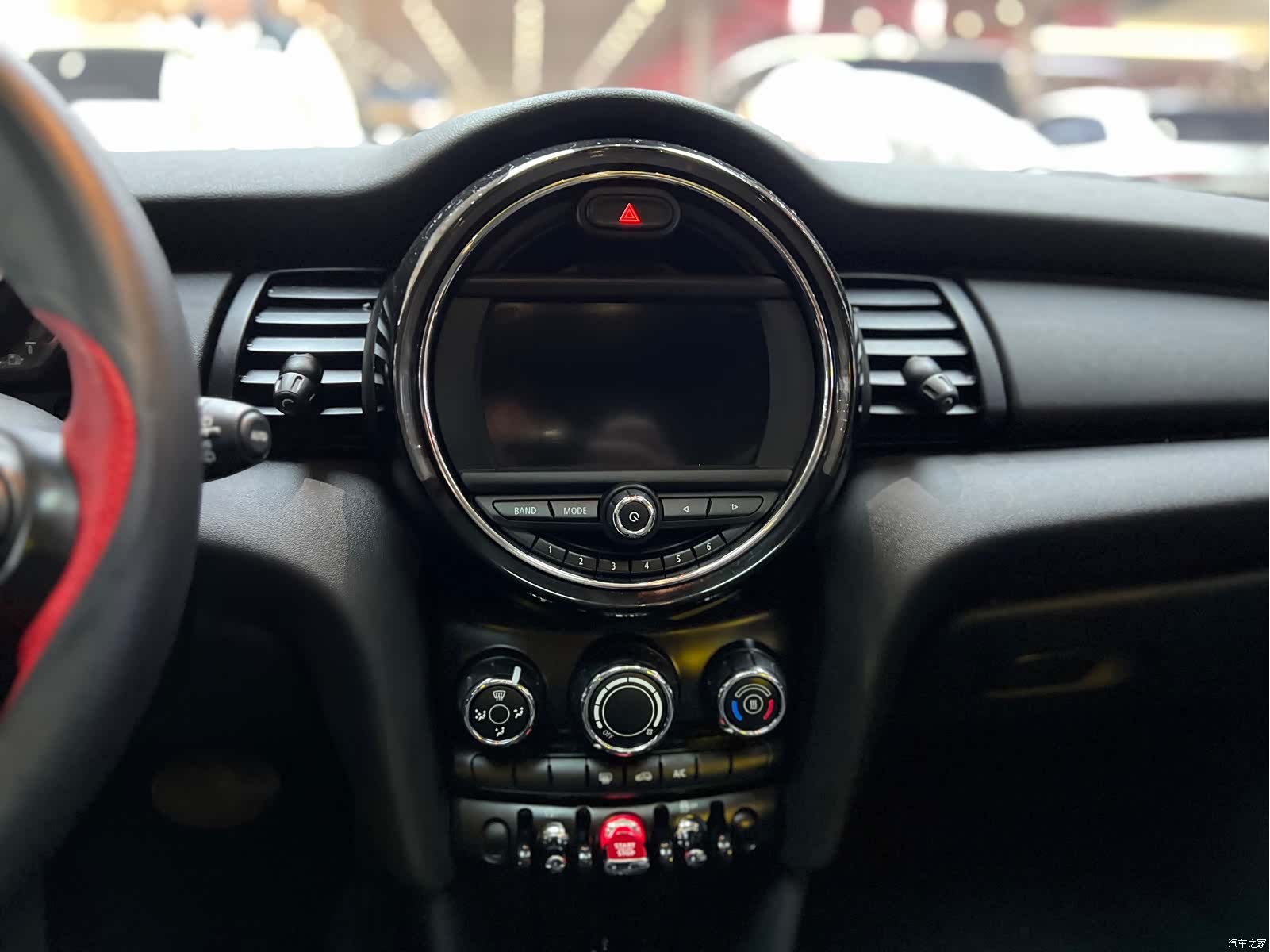 Mini ONE, 2019 13