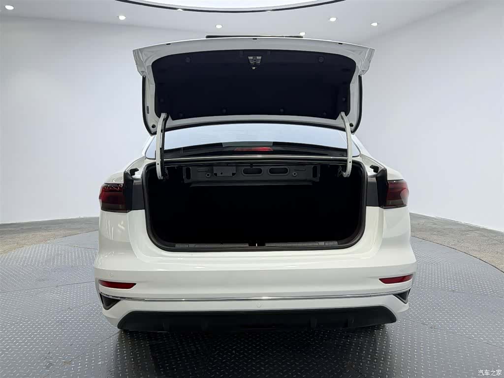 Geely Emgrand, 2022 3