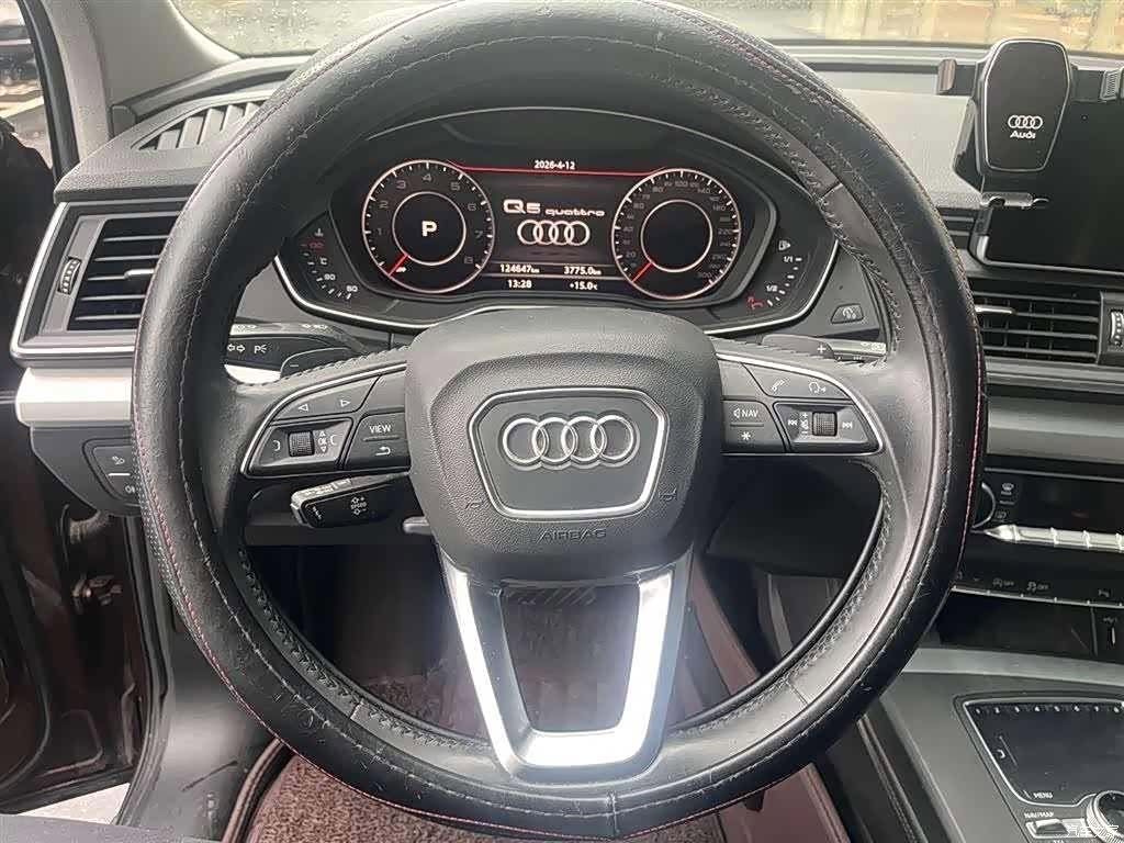Audi Q5L, 2019 11