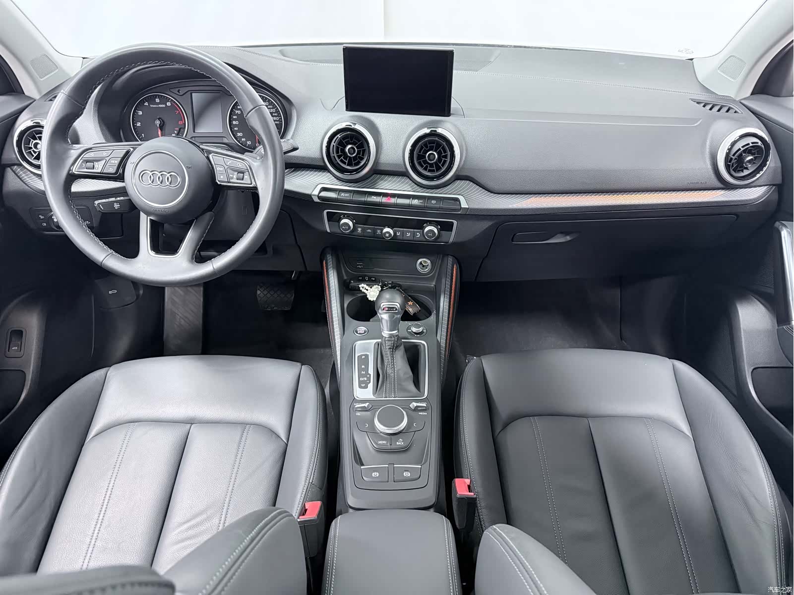 Audi Q2L, 2023 8