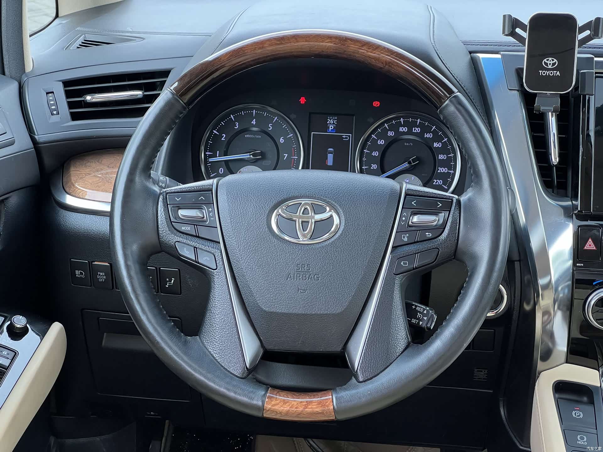 Toyota Alphard, 2015 18