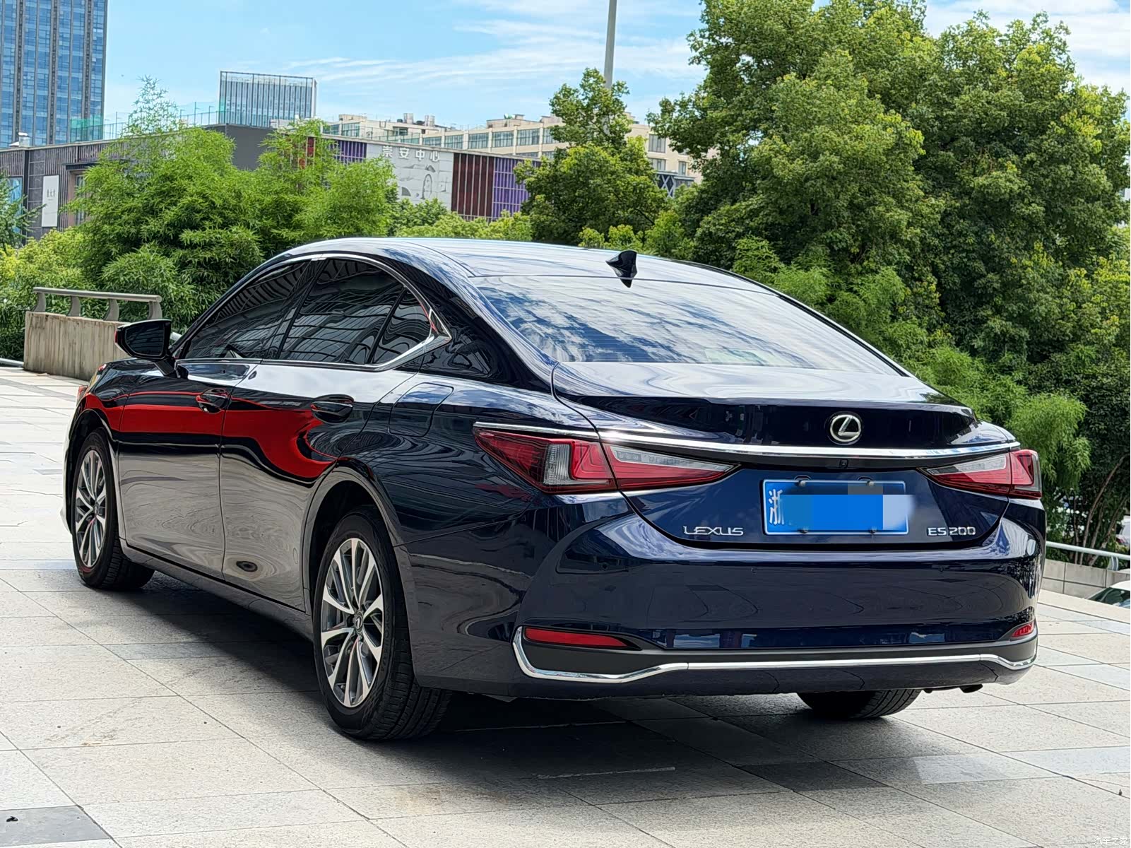 Lexus ES, 2023 все фото