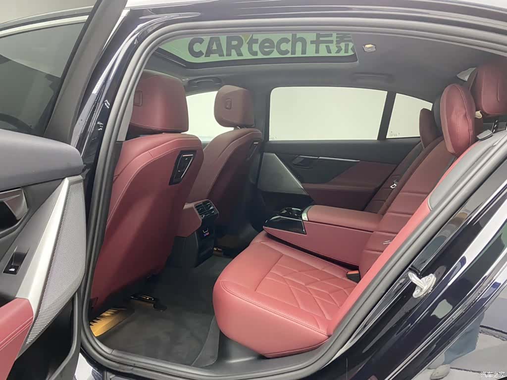 BMW i5, 2025 19