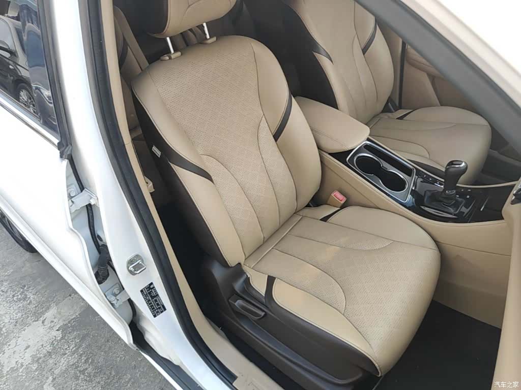 Wuling 730, 2017 25