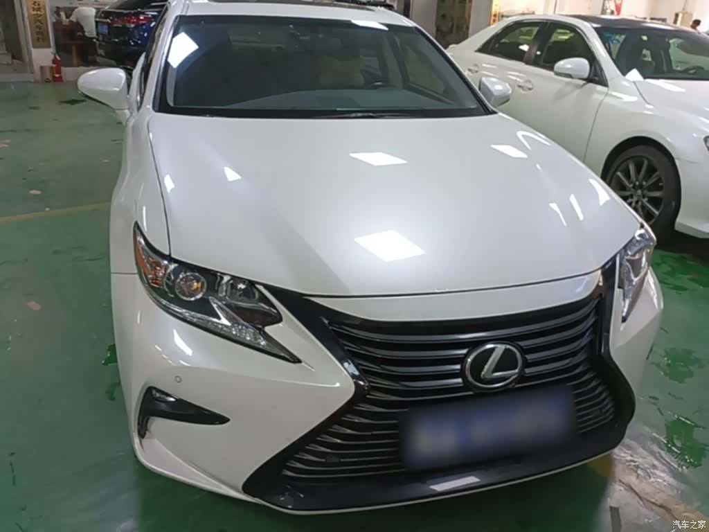 Lexus ES, 2018 3
