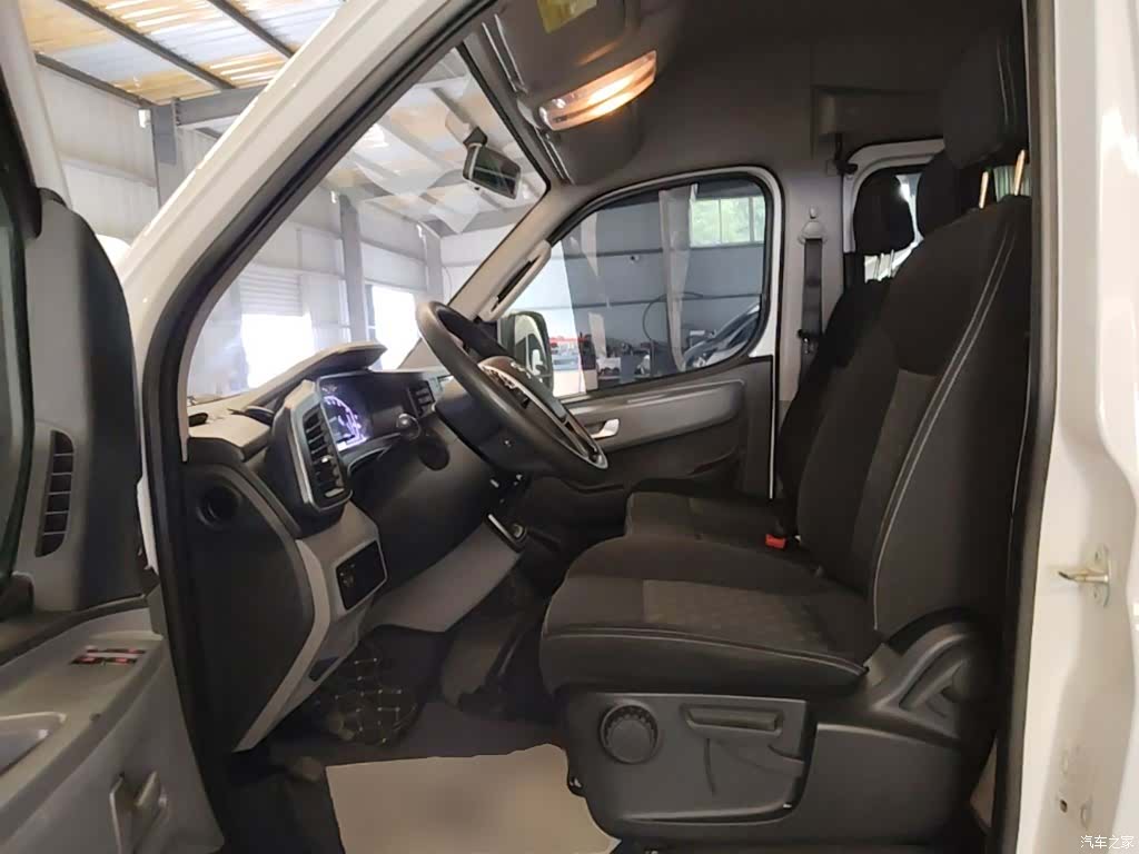 Maxus V80, 2023 15