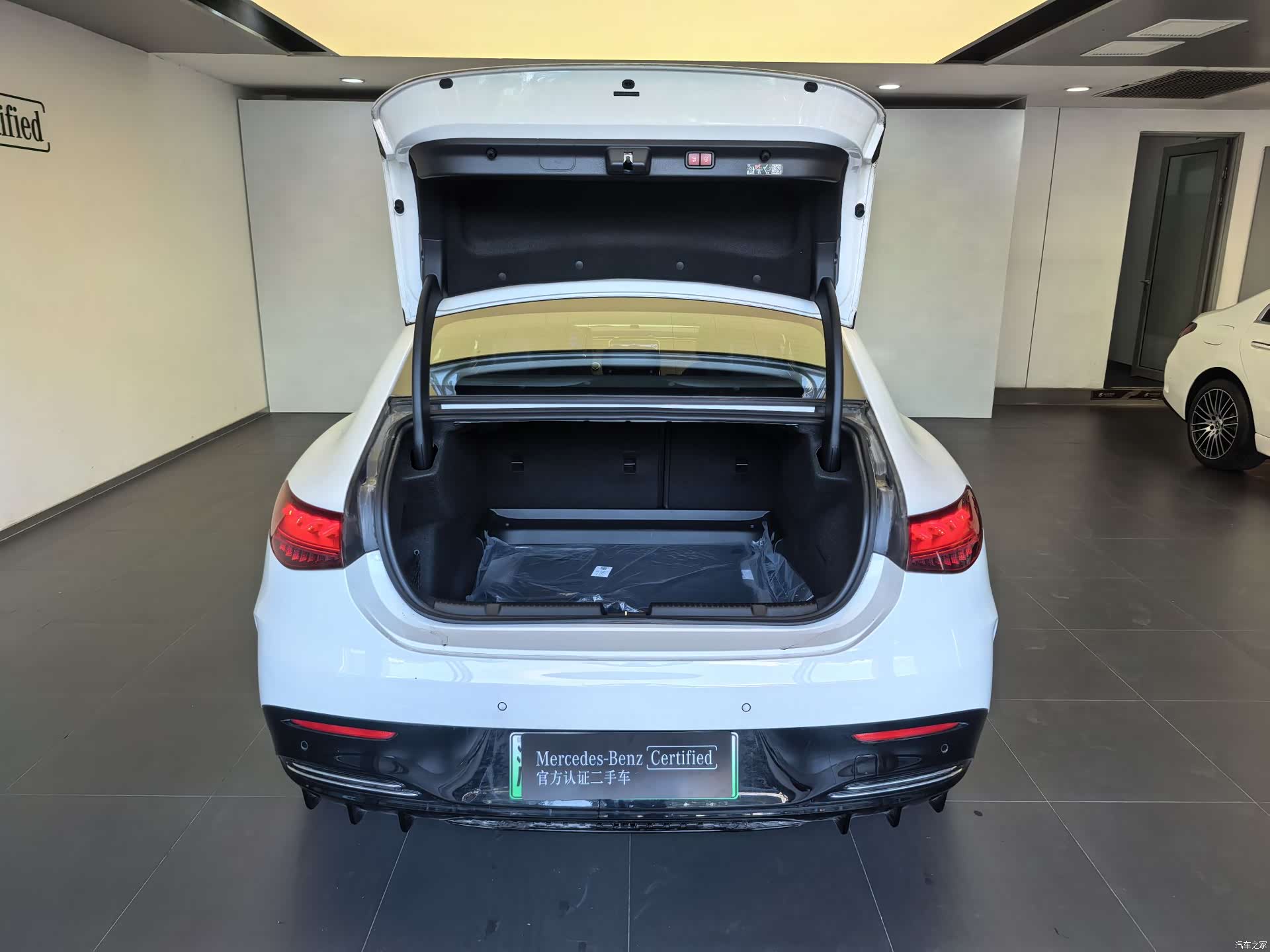 Mercedes-Benz EQE, 2025 13