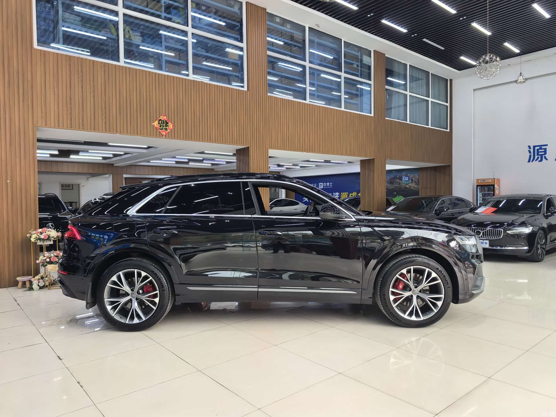 Audi Q8, 2020 4