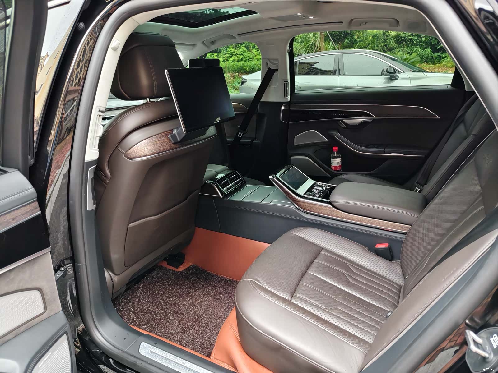 Audi A8L, 2022 6