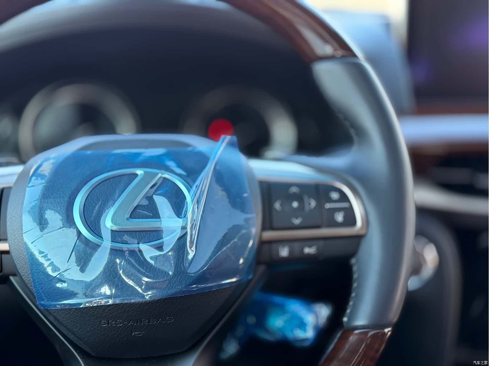 Lexus LX, 2016 13