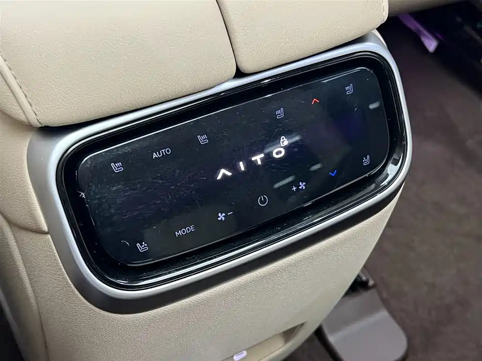 AITO Ask the world M7