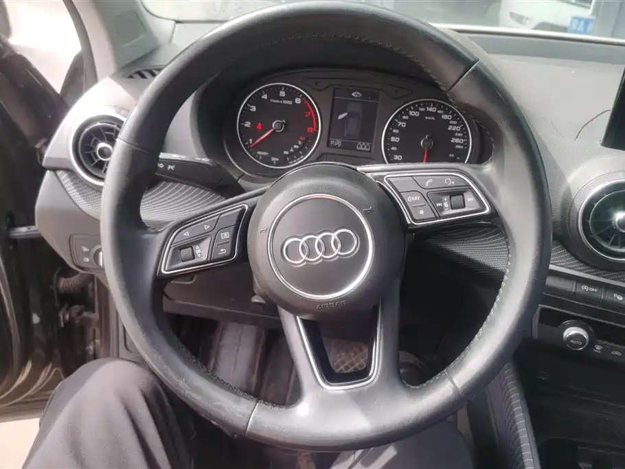 Audi Q2L