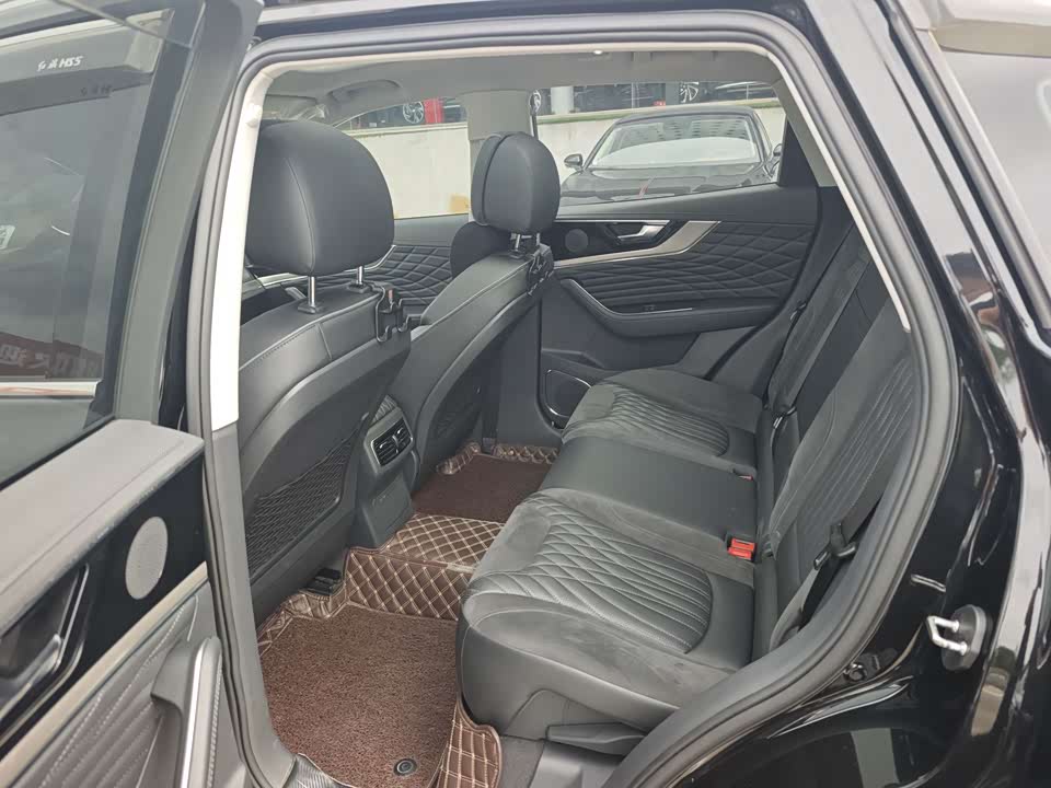 Hongqi HS5