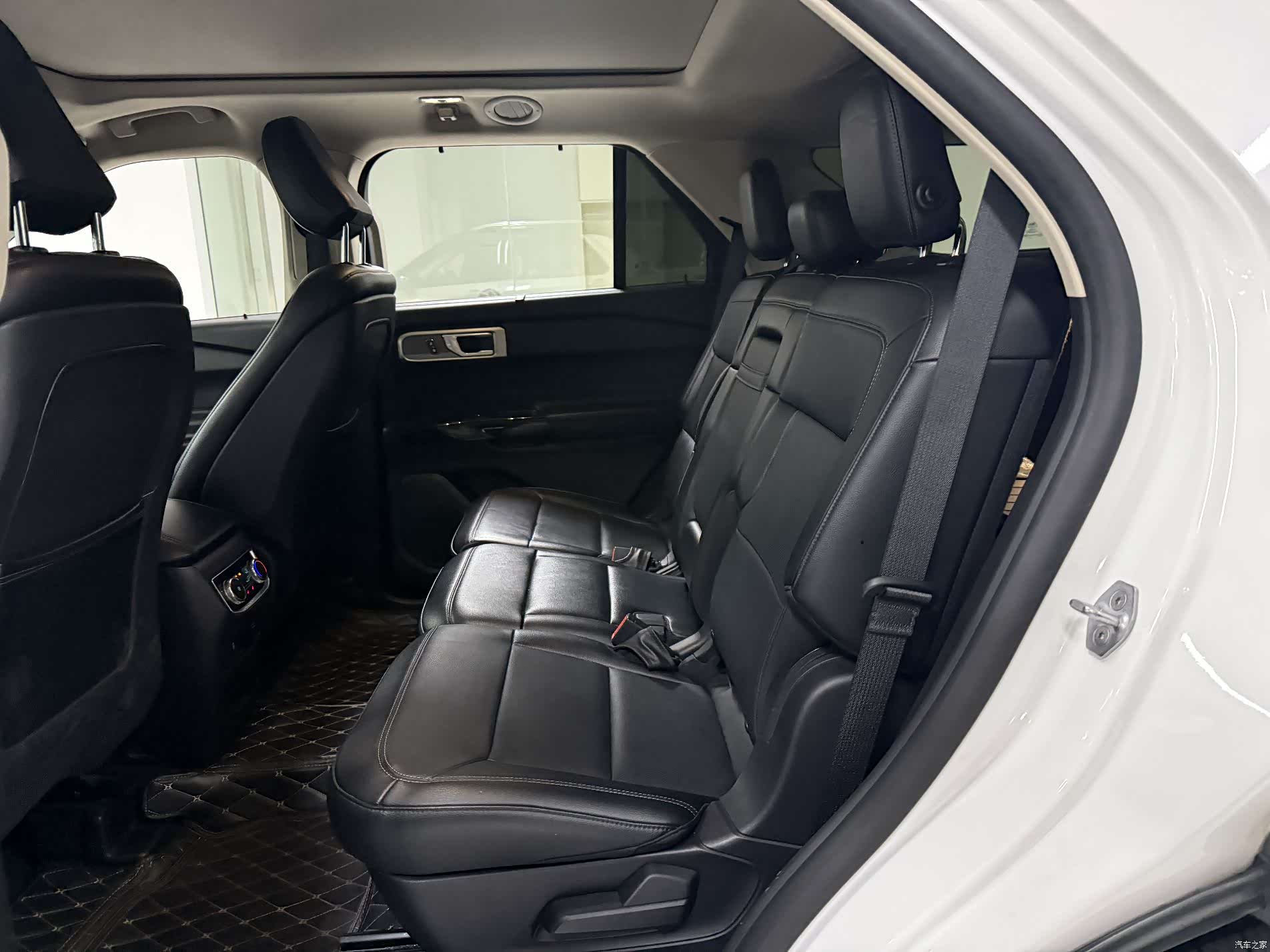 Ford Explorer, 2021 13