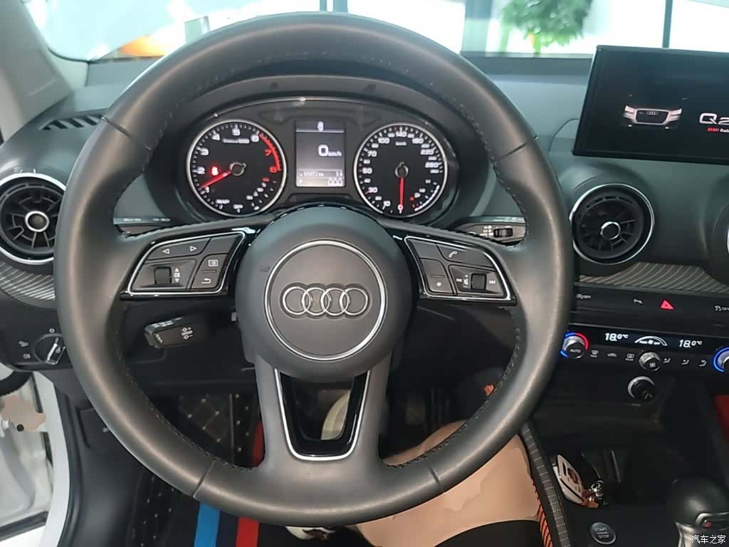 Audi Q2L, 2020 11