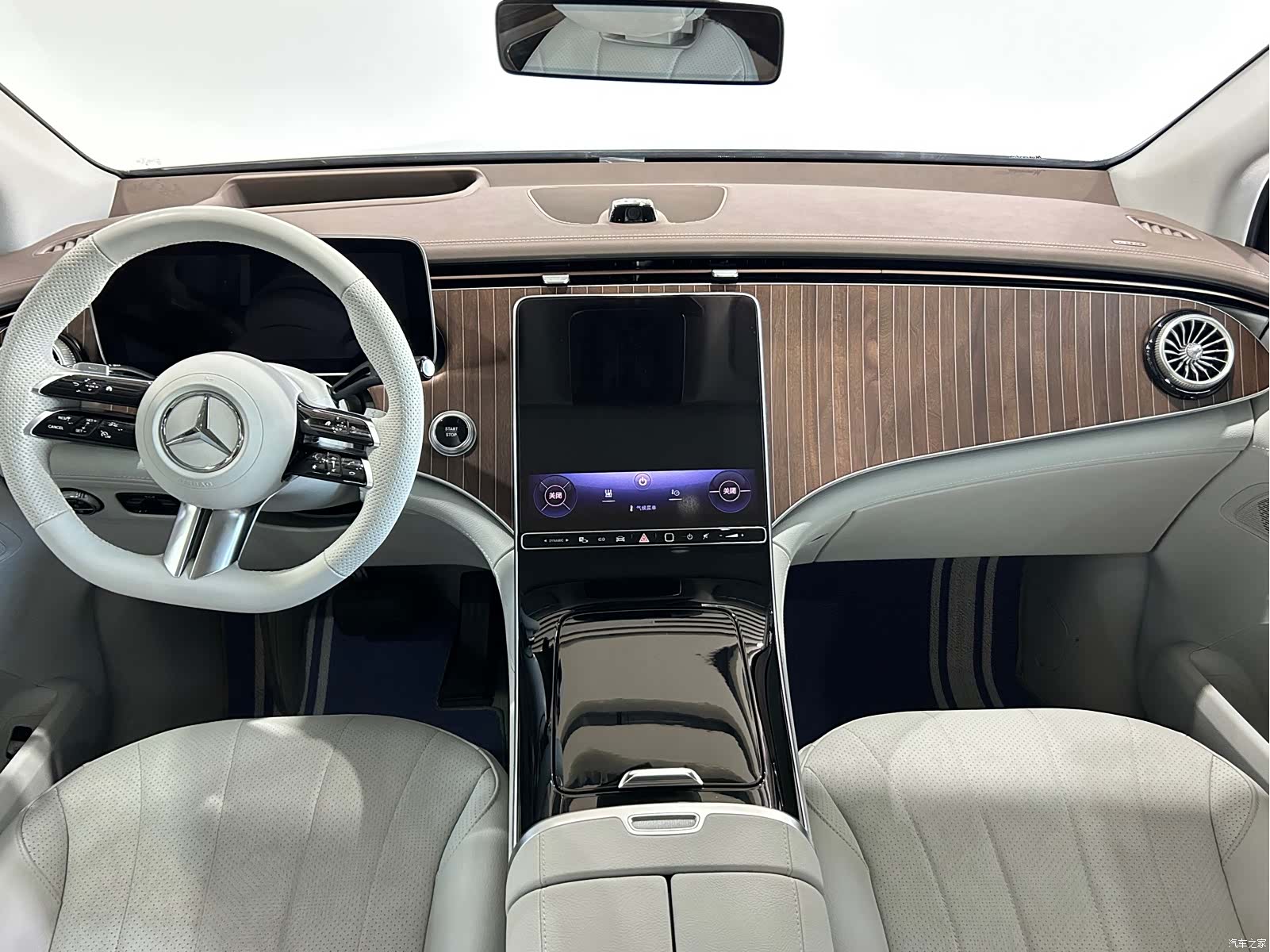 Mercedes-Benz EQE, 2024 8