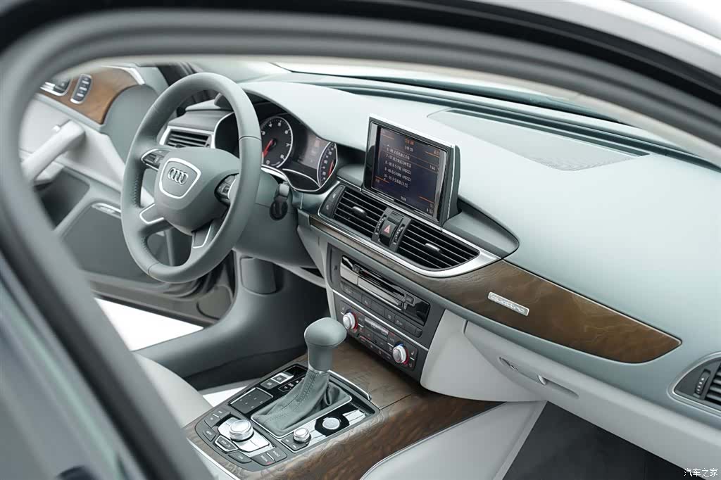 Audi A6L, 2014 32