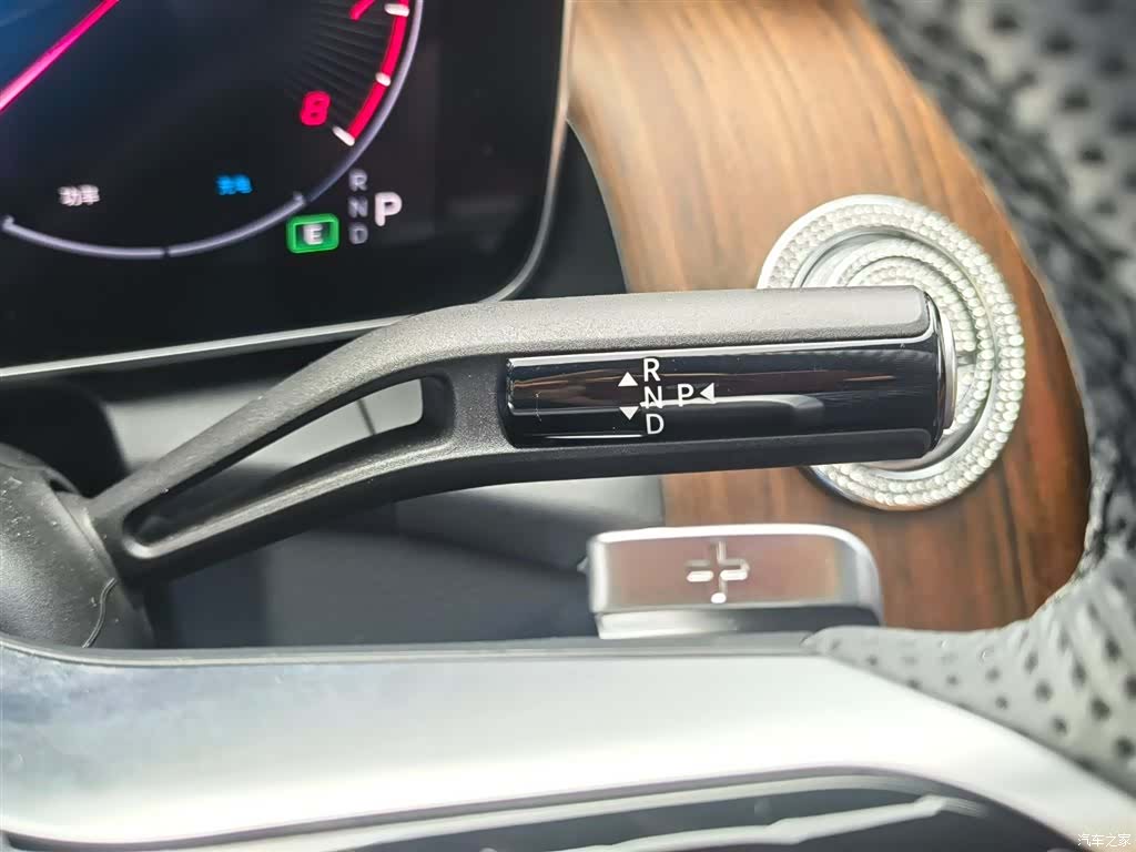 Mercedes-Benz GLC, 2024 13