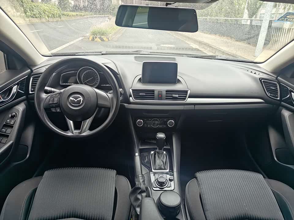 Mazda 3 Angkesaila