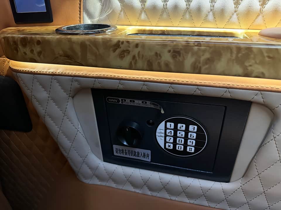 Mercedes-Benz V-class