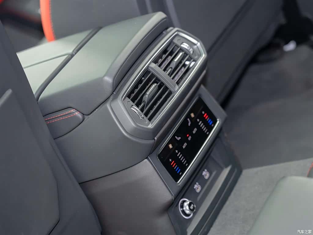 Lamborghini Urus, 2024 14