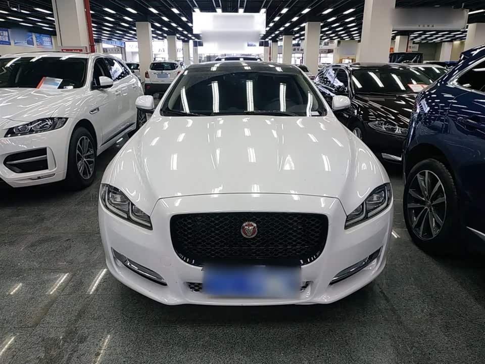 Jaguar XJ