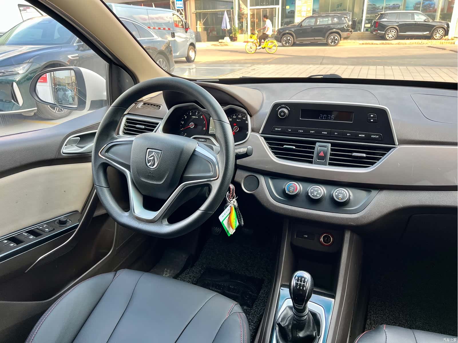 Wuling 310W, 2017 10
