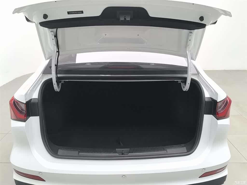 Roewe i5, 2025 16