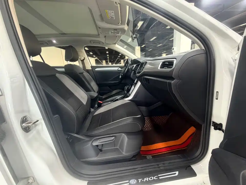 Volkswagen T-ROC exploring Songs