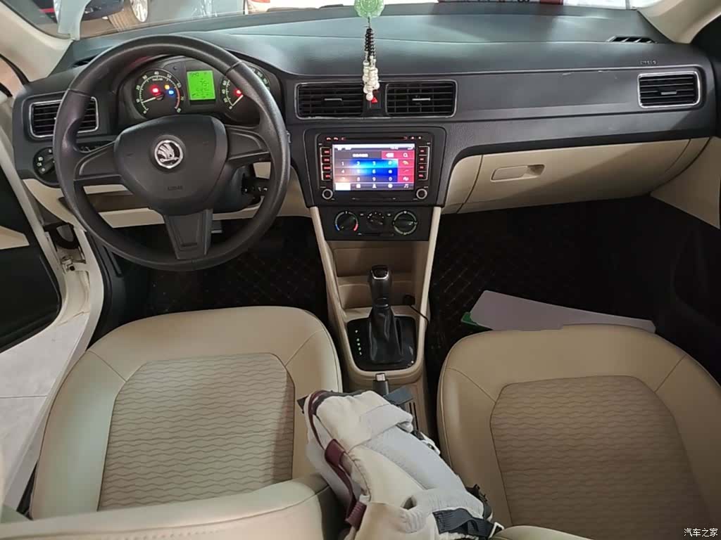 Skoda Rapid, 2015 10