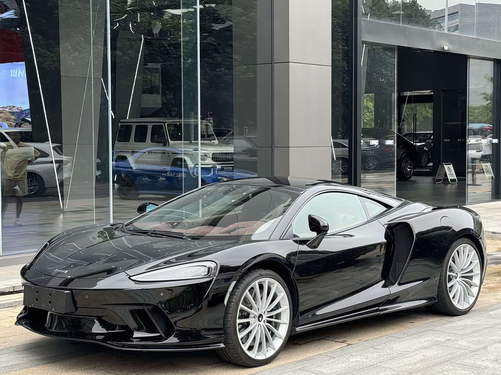 McLaren GT