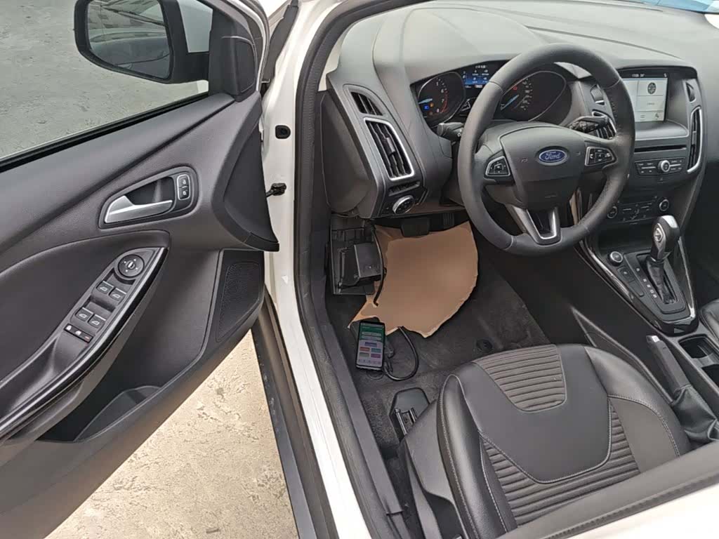 Ford Focus, 2019 12