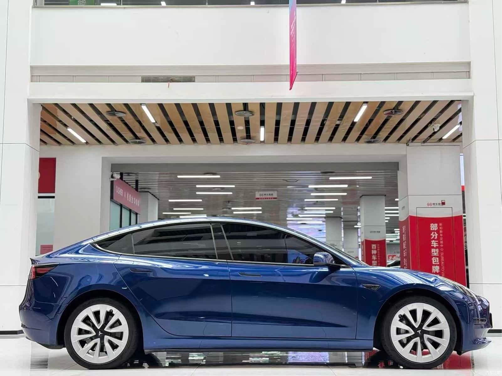 Tesla Model 3, 2021 4