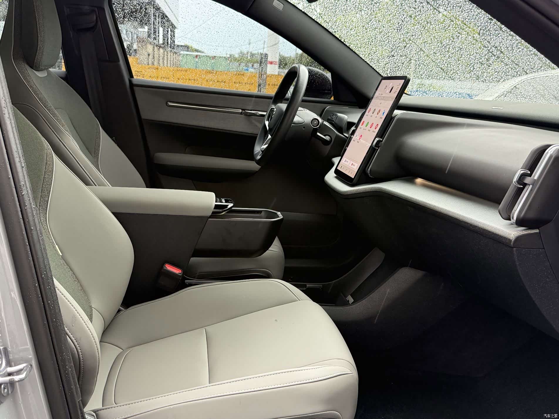Volvo EX30, 2024 14
