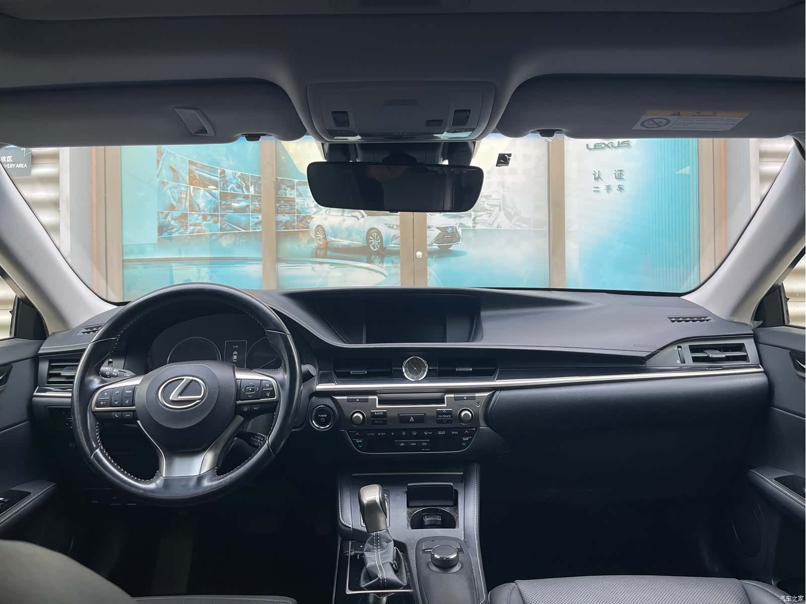 Lexus ES, 2018 11