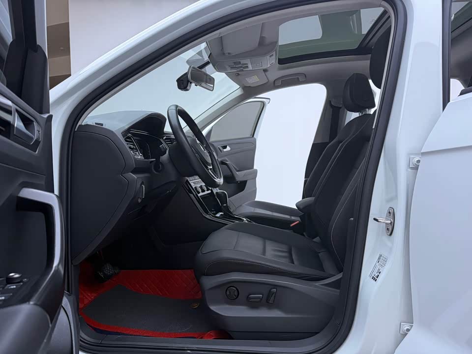 Volkswagen T-ROC exploring Songs