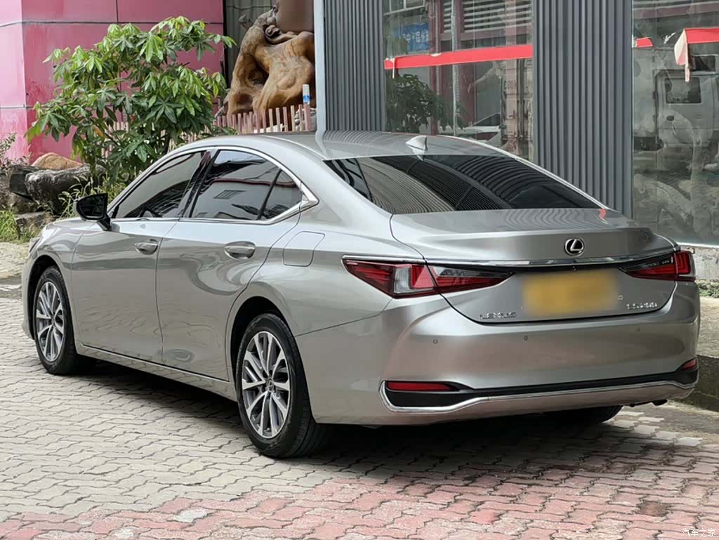 Lexus ES, 2022 все фото